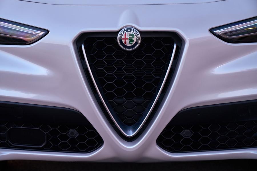 Детали экстерьера Alfa Romeo Stelvio Ti (949) 2017 года  (NA) (фото 13 из 34)